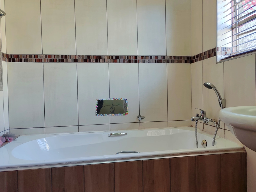 3 Bedroom Property for Sale in Meiringspark North West